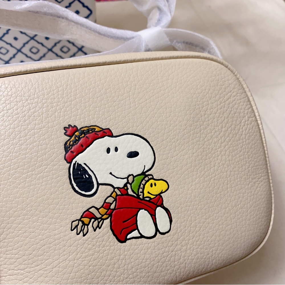 Coach X Peanuts Mini Jamie Camera Bag With Snoopy Cuddle Motif - Picture 2 of 9